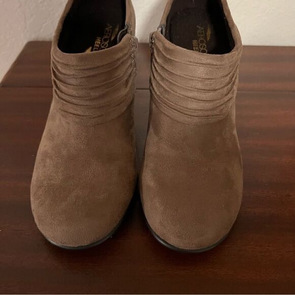 Aerosoles Heelrest Tan Suede Booties with Side Zipper. Size 6.5  New without Tag - Picture 3 of 10